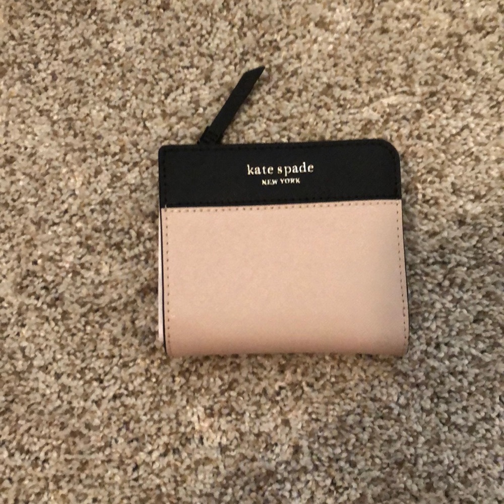 Kate Spade small L-Zip Bifold wallet